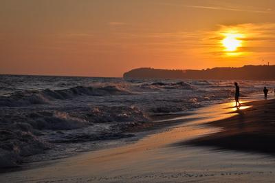 Рассвет на море в утре стоковое фото. изображение насчитывающей море -  131305306