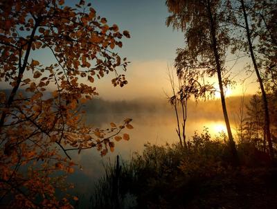 Прекрасный осенний рассвет в горах Стоковое Изображение - изображение  насчитывающей падение, уныло: 164729371