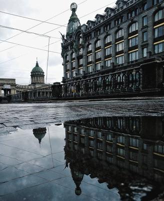 Санкт-Петербург Live - Питер сложно представить без дождя, пасмурной погоды  и луж под ногами☔️⠀ ⠀ ☀️В Петербурге солнце светит лишь 69 дней! Дождь -  это ещё один символ загадочного города на Неве🌊⠀