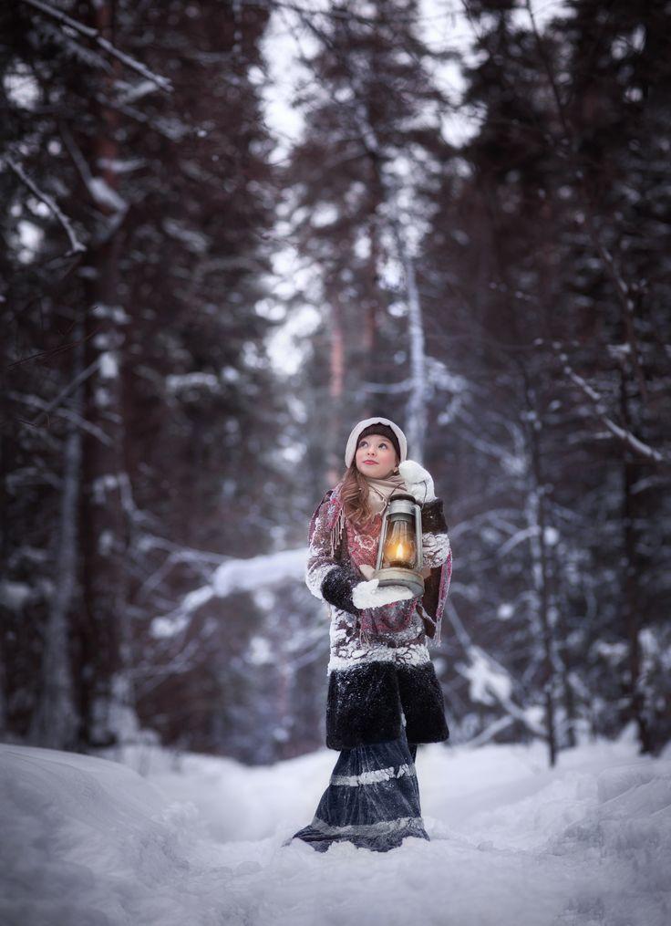 сказочная фотосессия ретро девочки зимой