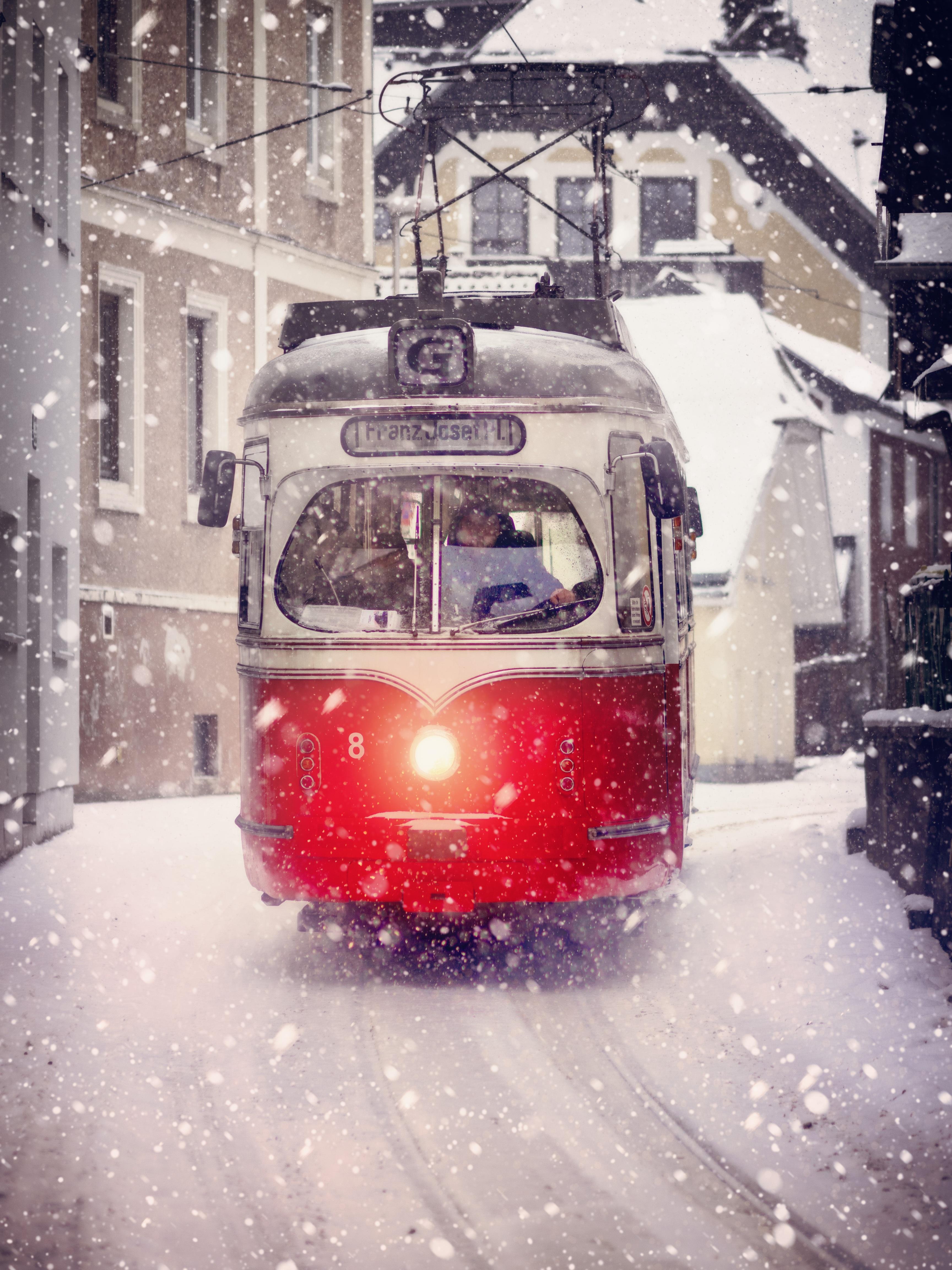 Ретро трамвай, зима - Экологичные фотообои из Санкт-Петербурга Экологичные  фотообои из Санкт-Петербурга
