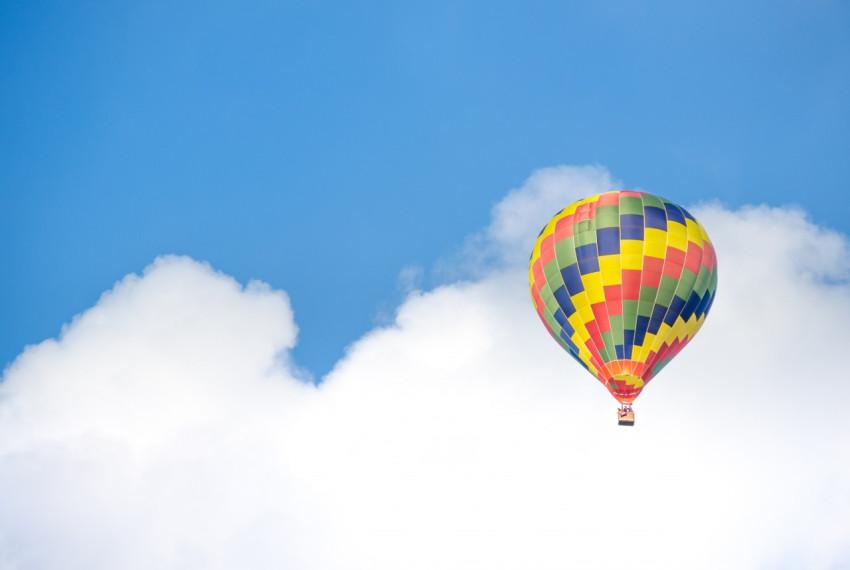 В небе большие воздушные шары …» — создано в Шедевруме