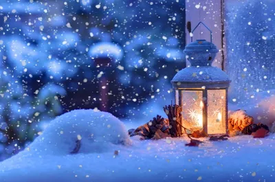 Нарезать картинку на нужный размер с тегами снег, снежинки, зима, новый  год, фонарь, лампа, еловые шишки, свет