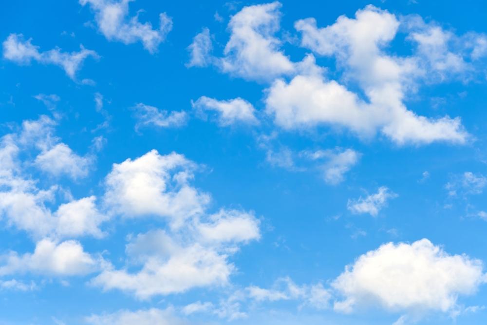 Голубое небо с облаками и солнцем (52 фото) - 52 фото
