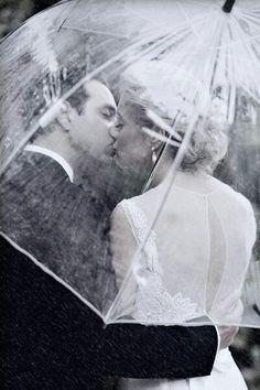 Свадьба: супруги из Австралии показали, как превратить погодную катастрофу  в сказку - дождь, свадебная церемония,невеста, свадебные фотографии |  Обозреватель | OBOZ.UA