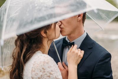 Свадебные фото в дождь