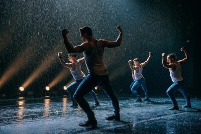 Шоу «Под дождем» в Караганде - Система онлайн-покупки билетов в кино и на  концерты Ticketon.kz