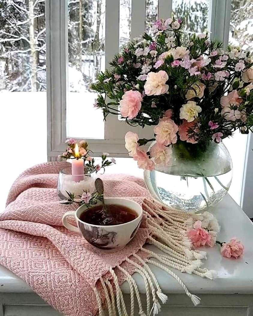 Зимний цветок по цене 6321 ₽ - купить в RoseMarkt с доставкой по  Санкт-Петербургу