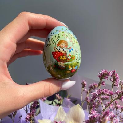 Пасхальные яйца искусства на поле весны Стоковое Фото - изображение  насчитывающей лужайка, цветок: 38606334
