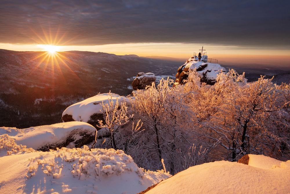 восход солнца на туманном озере зимой, Россия, Урал foto de Stock | Adobe  Stock