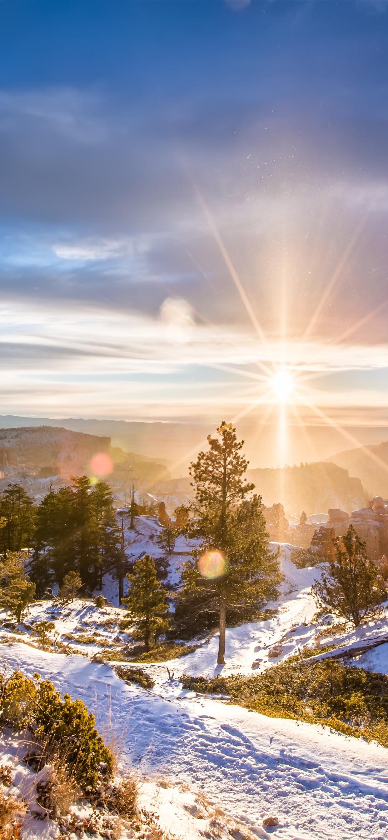 Восход Солнца Зимой На Слайд-Маунтин Вблизи Рено, Штат Невада На Горе. Роуз  Шоссе. Красочные Облака И Снежный Пейзаж. Фотография, картинки, изображения  и сток-фотография без роялти. Image 68542595