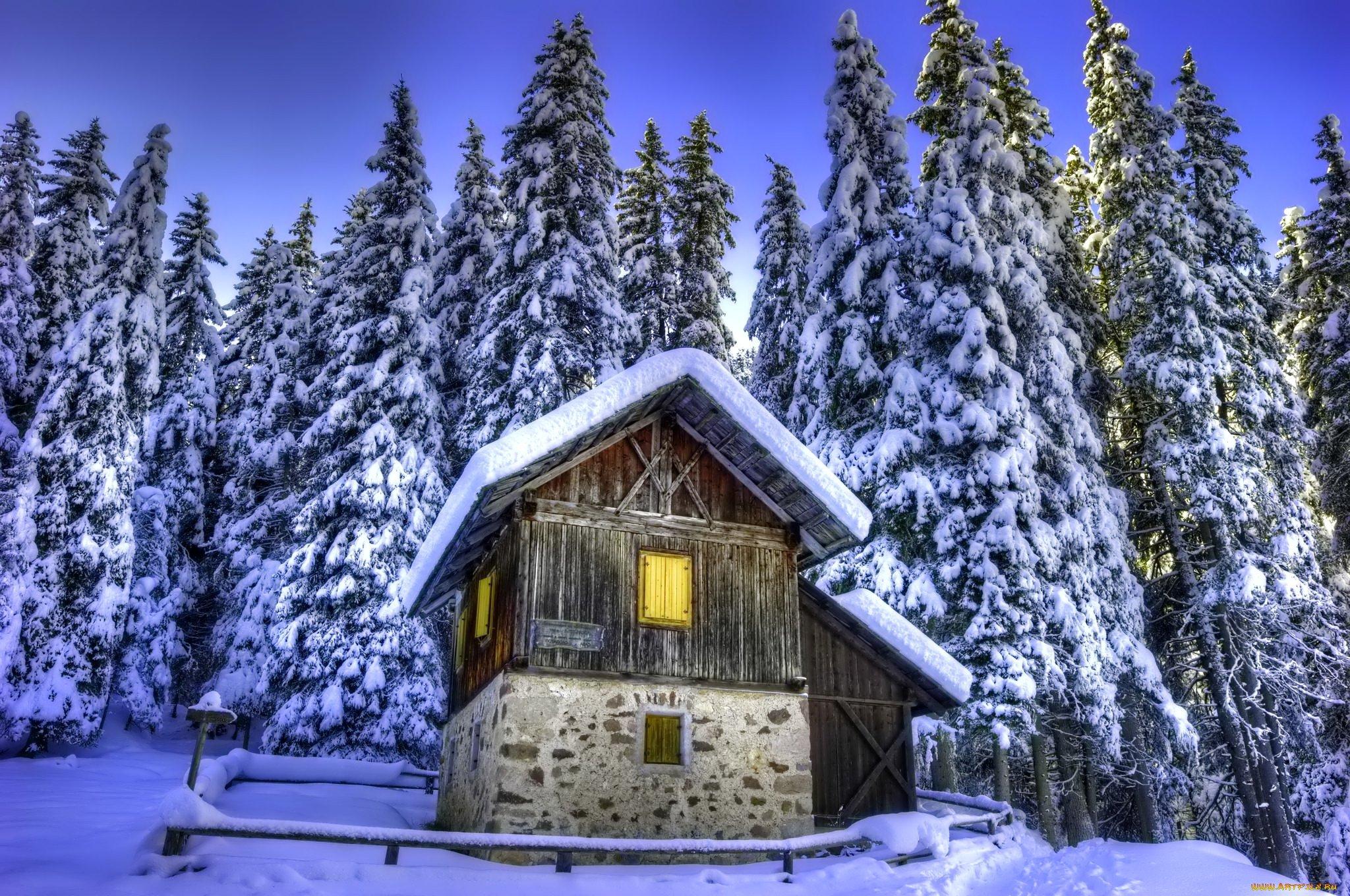 Домик в снежном лесу - 77 фото
