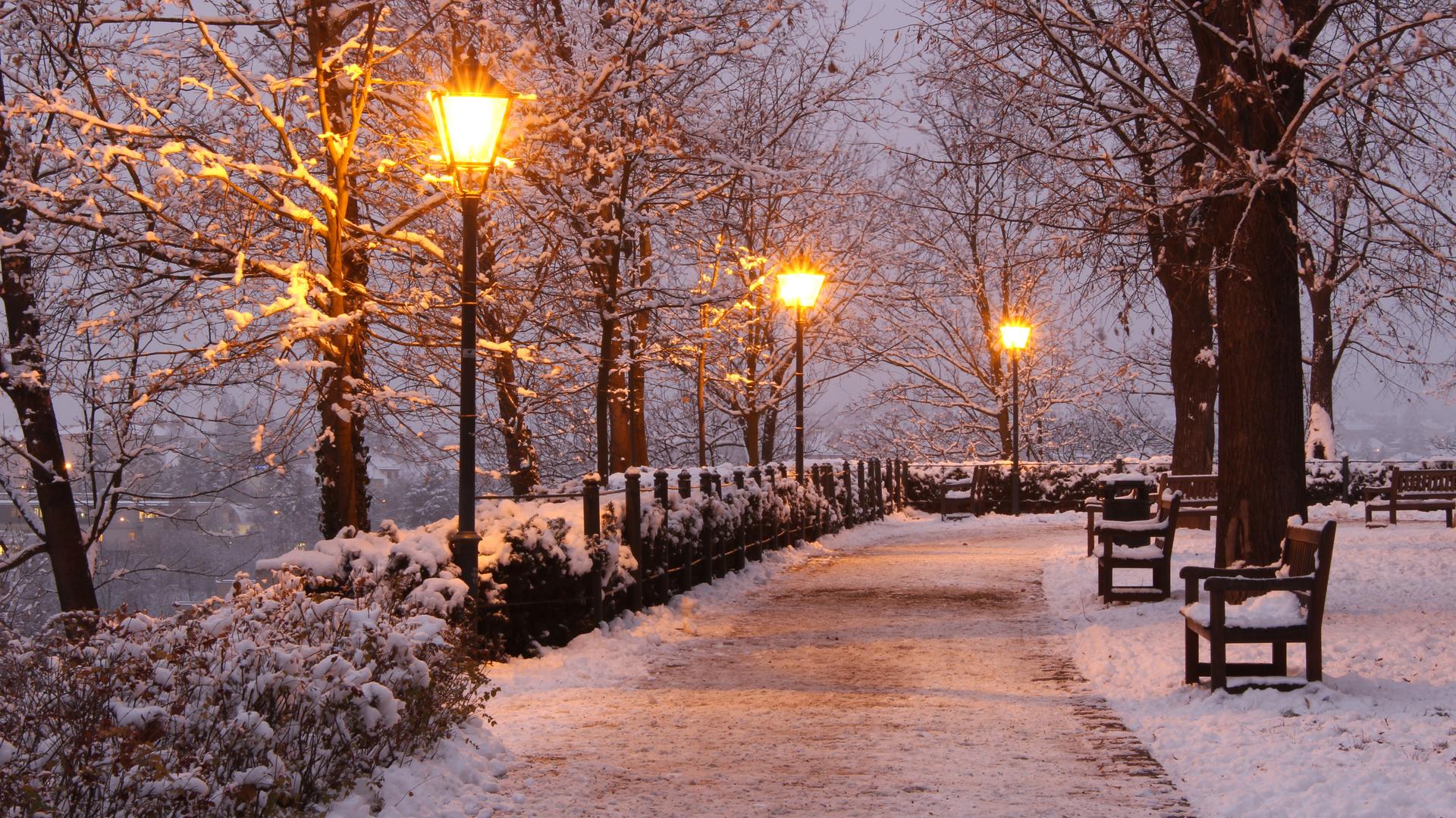 Красивый уличный фонарь у зимней, …» — создано в Шедевруме