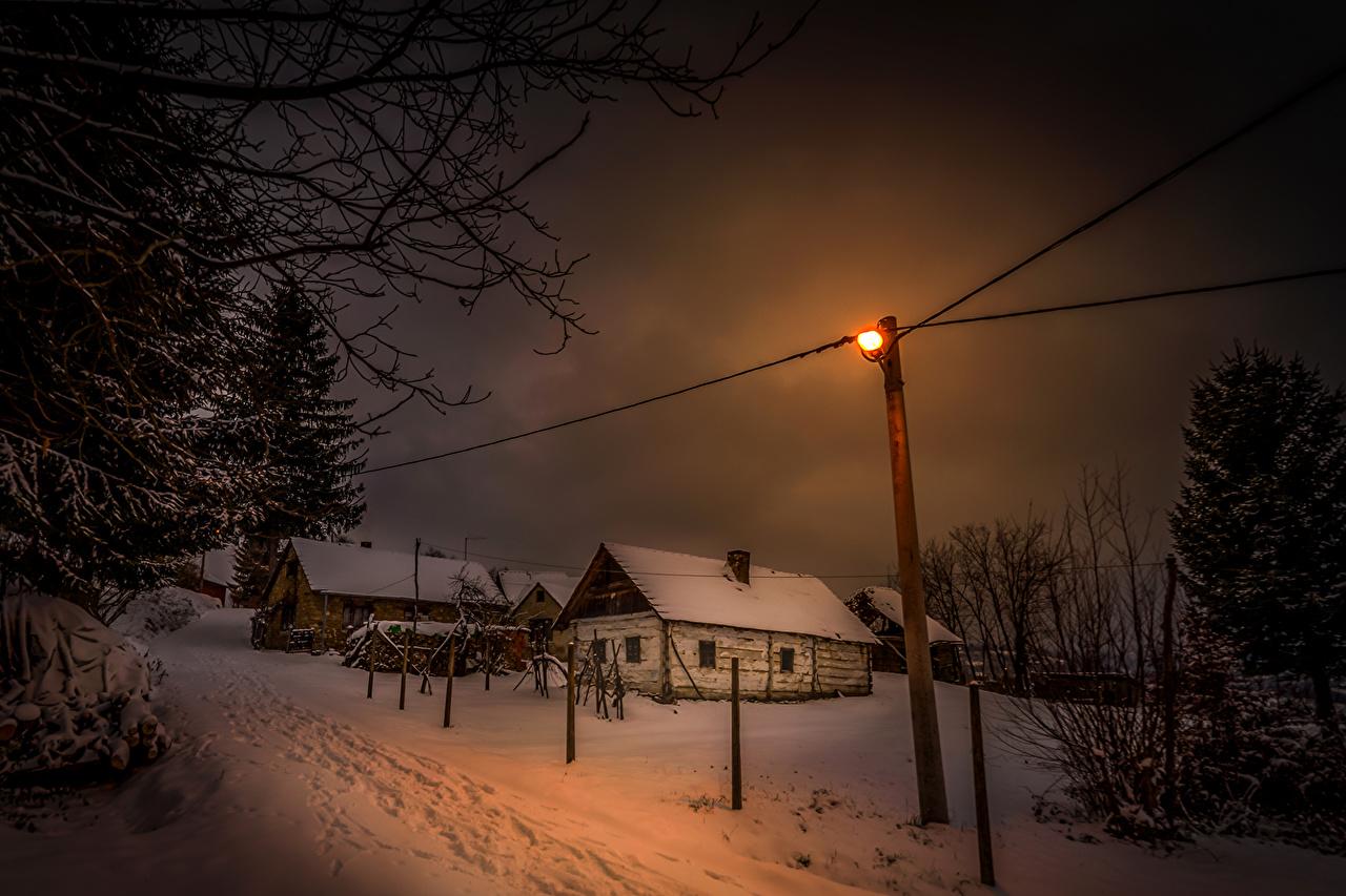сиротливый уличный фонарь на ночи зимы Снег падает Стоковое Фото -  изображение насчитывающей город, снежок: 155197788