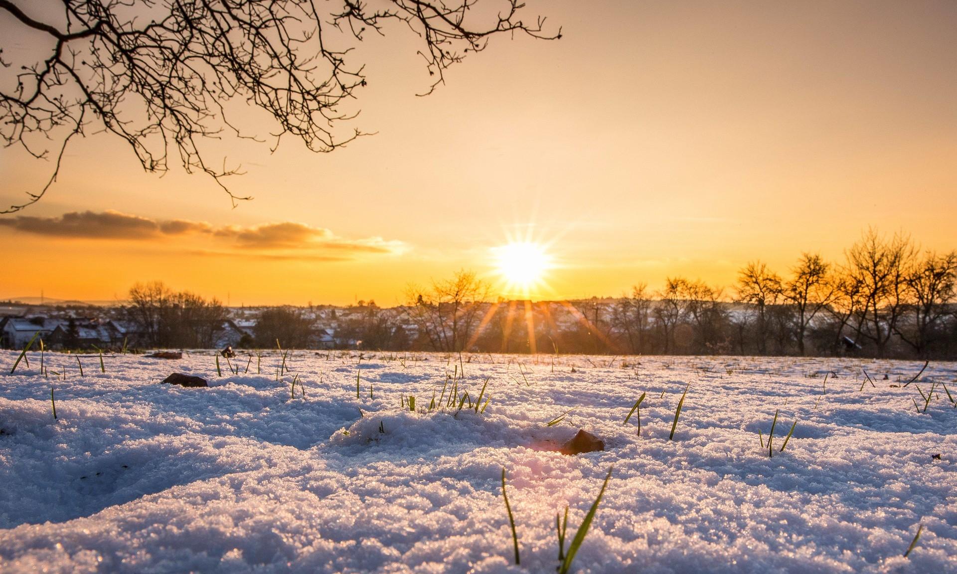 Почему зимой солнце светит, но не греет? | Вокруг Света