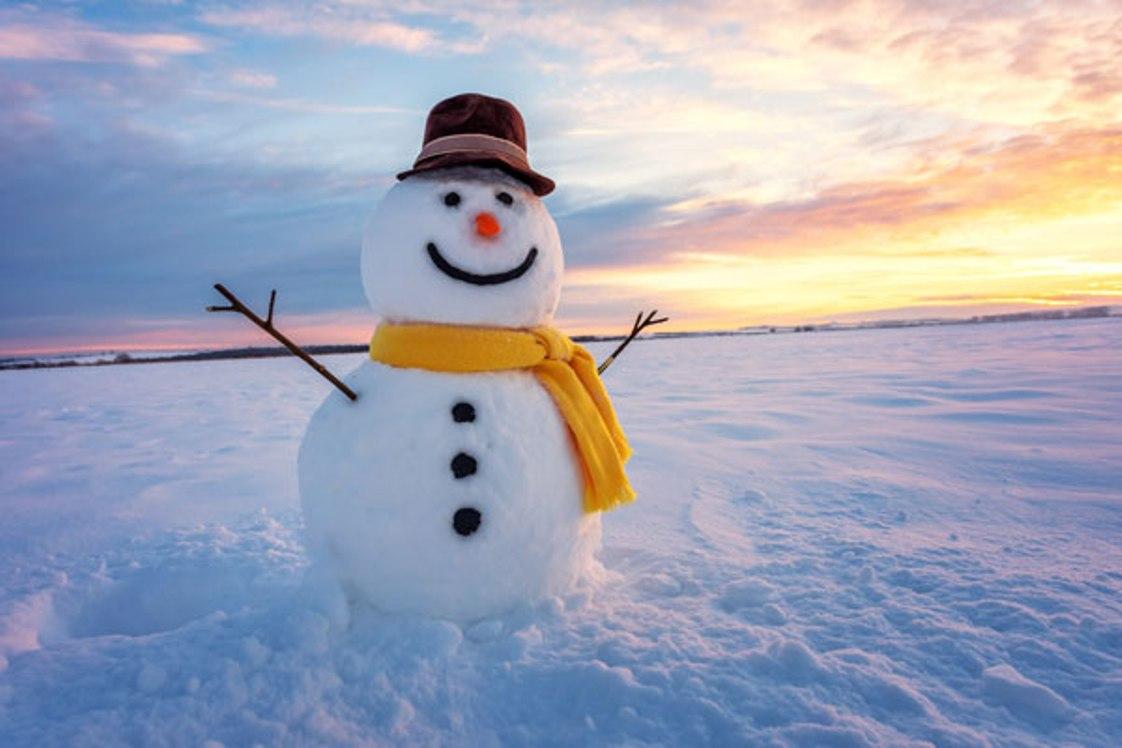 Картинки white snowmans, фото, позитив, горы, зима, снег, снеговики, новый  год, 2015 - обои 2560x1600, картинка №120698