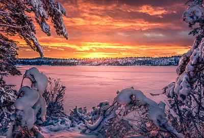 Зимний рассвет над живописным замороженным озером Стоковое Изображение -  изображение насчитывающей утро, замерзано: 163541389