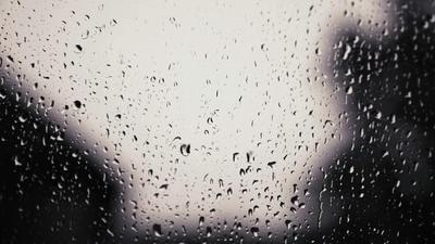 Проливной дождь падает на стеклянное…» — создано в Шедевруме