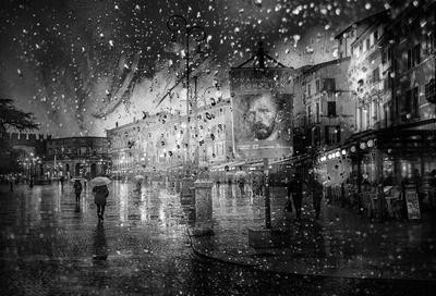 Черно-белое отражение фотографии на стенах дождь фотографии ночи погоды  атмосферы дождливый Стоковое Фото - изображение насчитывающей ненастно,  темнота: 183402468