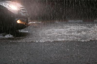 Автомобилем в дождь опасно ездить - что может случиться | РБК Украина