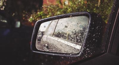 дождь из машины стоковое изображение. изображение насчитывающей автомобиль  - 242336233