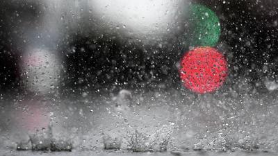 Дождь в городе стоковое изображение. изображение насчитывающей вода -  119474843