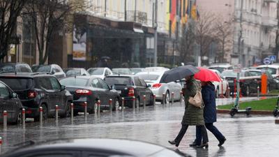 Сильный дождь затопил в Киеве подземный переход и дорогу - фото и видео |  РБК Украина