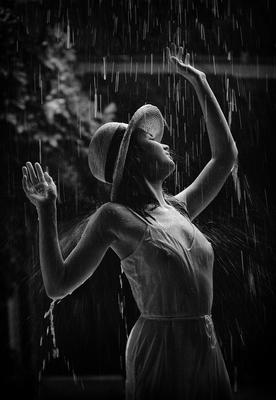 Девушка плачет под дождем истерика, …» — создано в Шедевруме