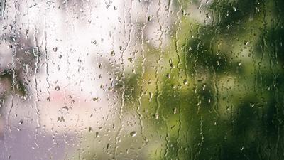 Дождь за окном автомобиля стоковое фото. изображение насчитывающей дождь -  203465634