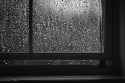 Улучшите свой сон под звуки дождя и грома рядом с теплым окном спальни -  YouTube