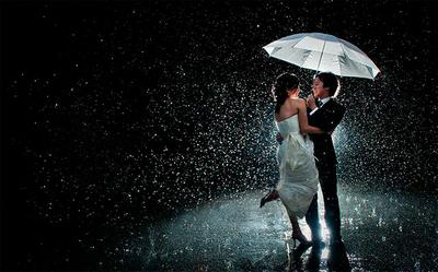 Влюблённая пара под дождём | Дождь, Фотосессия, Ночь