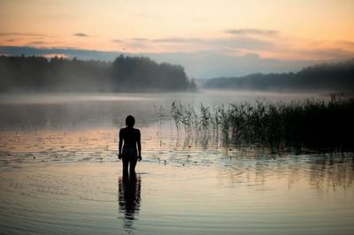 Берег реки на рассвете. Фотограф Виктор Тулбанов