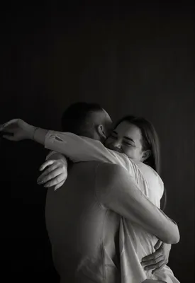 портреты влюблённых романтических пар любовников, обнимающихся поцелуями,  прикасаясь к глазам на рассвете Стоковое Изображение - изображение  насчитывающей обнимать, человек: 267700173