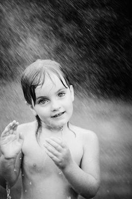 Фотографии с влюбленными под дождем в формате JPG, PNG, WebP | Влюбленных  под дождем Фото №1363581 скачать