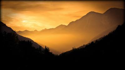 Рассвет в горах стоковое изображение. изображение насчитывающей гора -  154601603