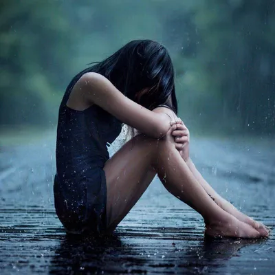 Картинки грустная девочка под дождем (63 фото) » Картинки и статусы про  окружающий мир вокруг