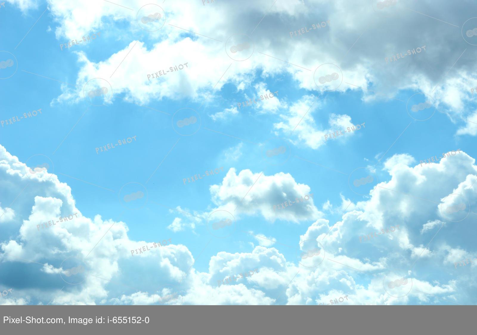 Облачно Голубое Небо Фон, Фоне Голубого Неба С Облаками Крошечных, 3d  Иллюстрации Фотография, картинки, изображения и сток-фотография без роялти.  Image 82053018