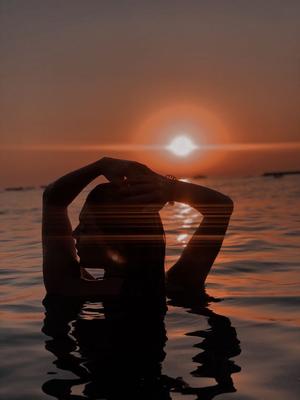 картинки : пляж, море, горизонт, силуэт, девушка, солнце, женщина, Восход,  закат солнца, Солнечный лучик, утро, рассвет, смеркаться, вечер, Романтика,  Свобода, счастливый 4047x2698 - - 764600 - красивые картинки - PxHere