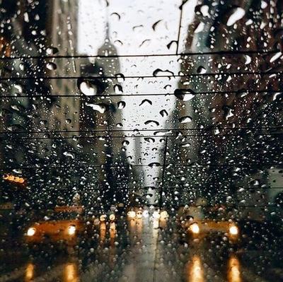 Вид из окна во время дождя | Премиум Фото