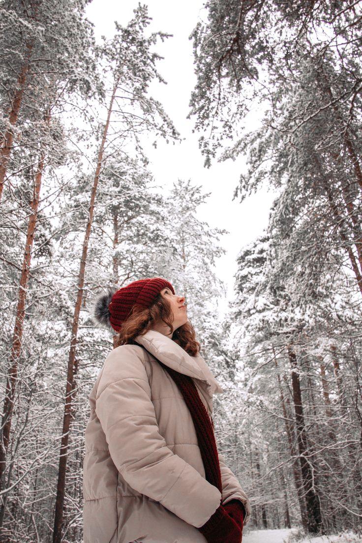 Красивая Женщина, Весело Зимой Стоковые Фотографии | FreeImages