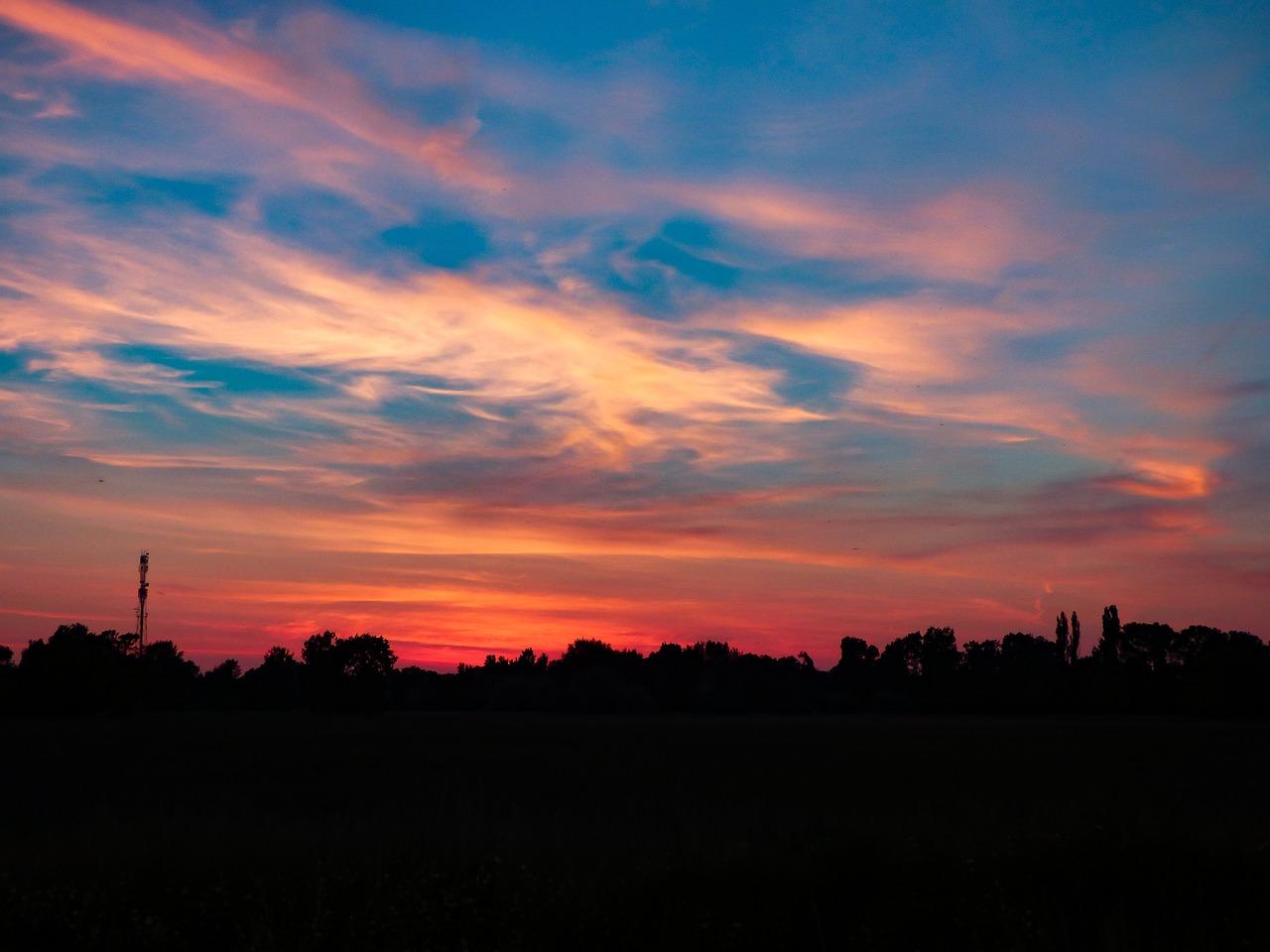 Без фильтров. Снимок сделан iPad. #фото #небо #вечер #облака #закат #ipad  #ipadgraphy #photoipad #photo #sky #eveningwear #evening… | Beautiful sky,  Sky, Background