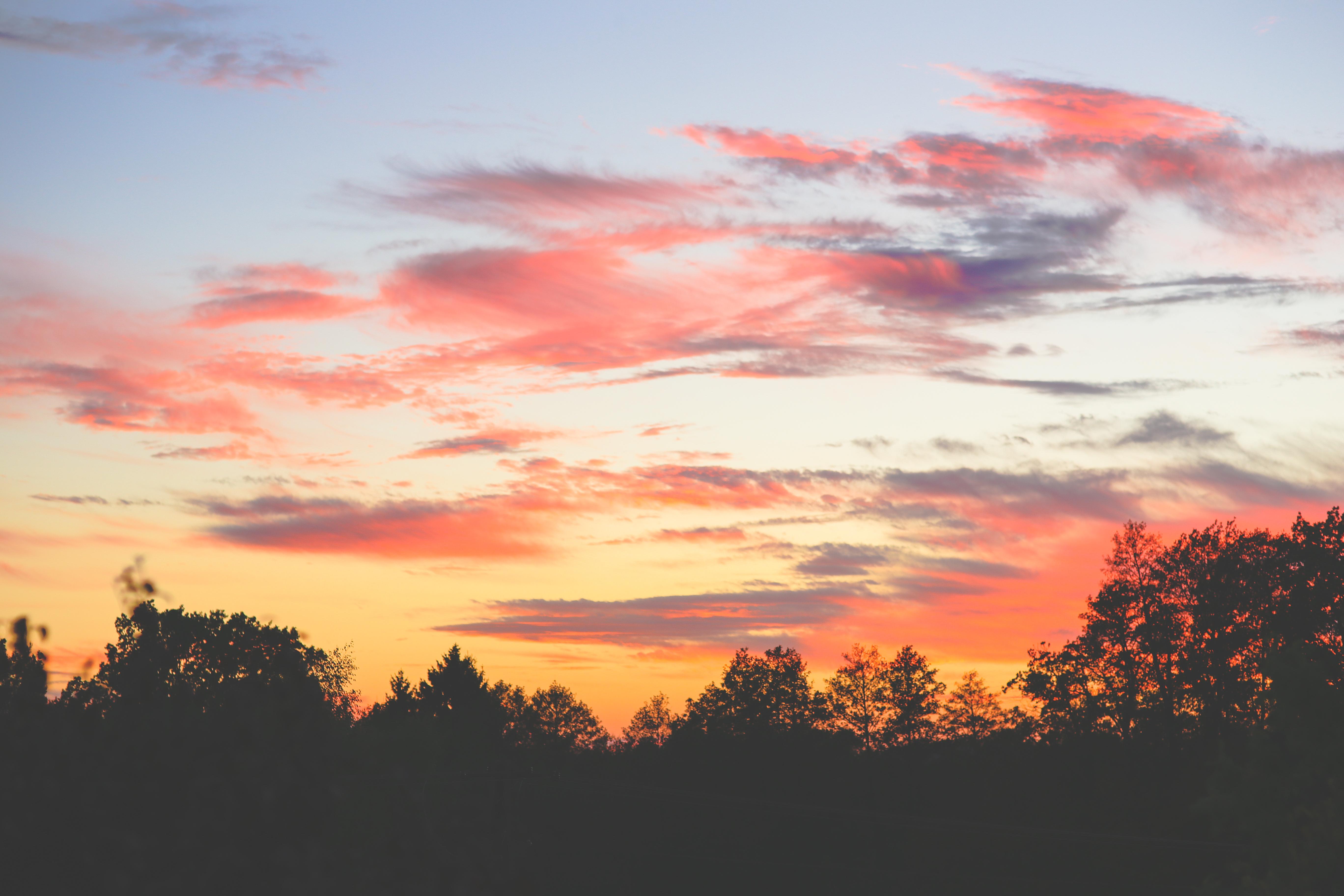 закат неба как фон или утреннее восходящее небо и облака. Стоковое Фото -  изображение насчитывающей рассвет, среда: 270283090