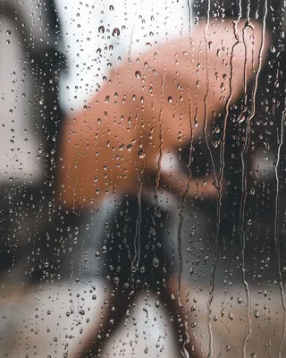 Дождливая погода, надпись на сердце на потном стекле . стоковое фото  ©GorynVolodymyr 172219688