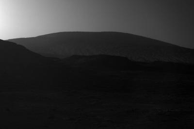 Марсоход Curiosity и удивительный снимок рассвета на Красной планете