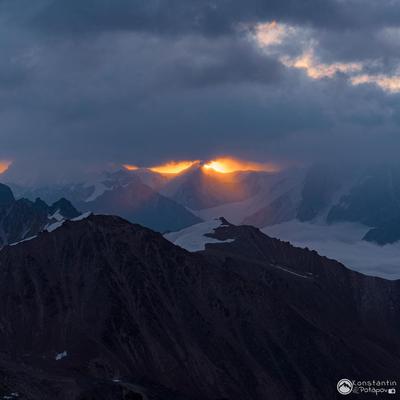 Рассвет в горах. Фотограф Владимир Гущин