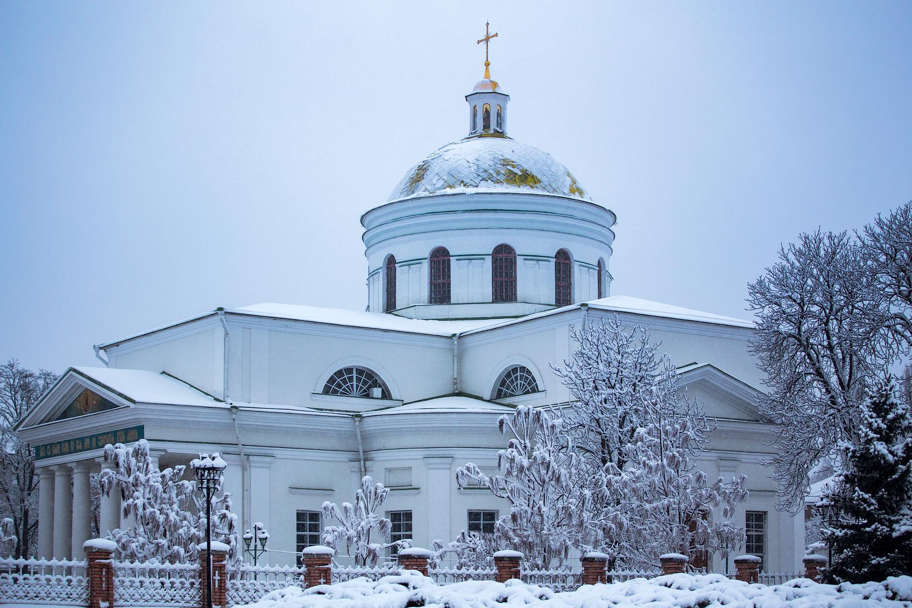 Церковь зимой на закате, Белозерск, Россия Стоковое Изображение -  изображение насчитывающей памятник, вероисповедание: 179852693