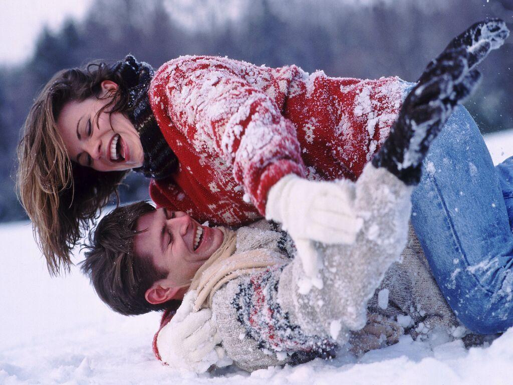 Зимняя любовь в объективе: фотографии для скачивания | Целующихся пар зимой  Фото №812750 скачать