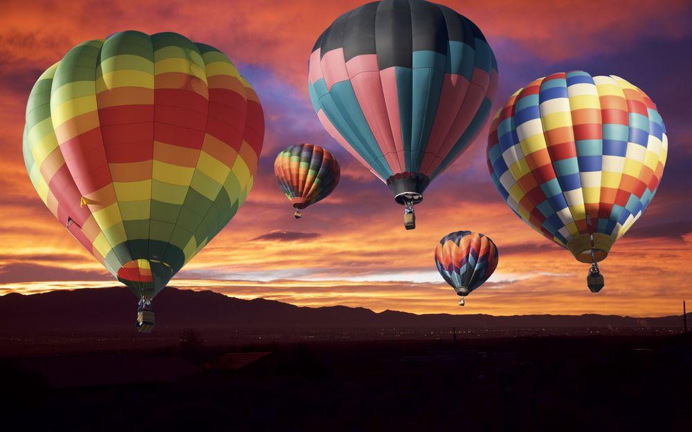 красочные воздушные шары сидят на облачном небе, раскраски из воздушных  шариков, воздушный шар, разноцветные воздушные шары фон картинки и Фото для  бесплатной загрузки