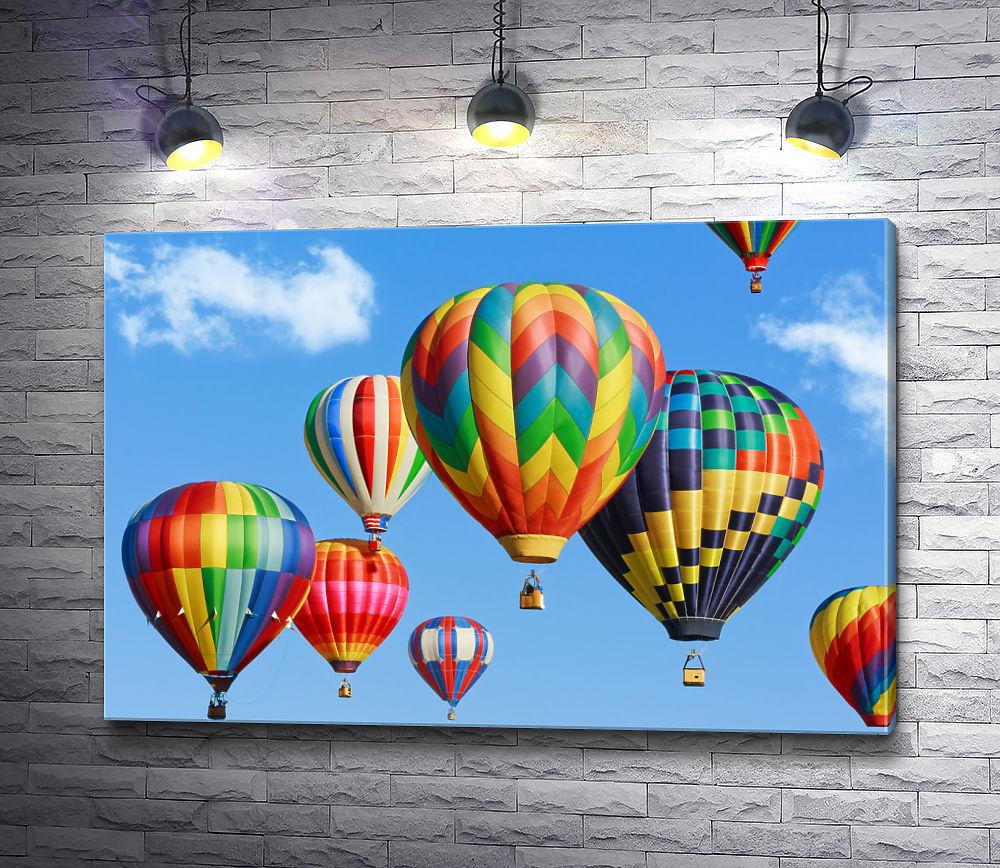 Цветные Воздушные Шары В Небе — стоковые фотографии и другие картинки Воздушный  шар - Воздушный шар, Воздушный шарик, Авиакосмическая промышленность -  iStock