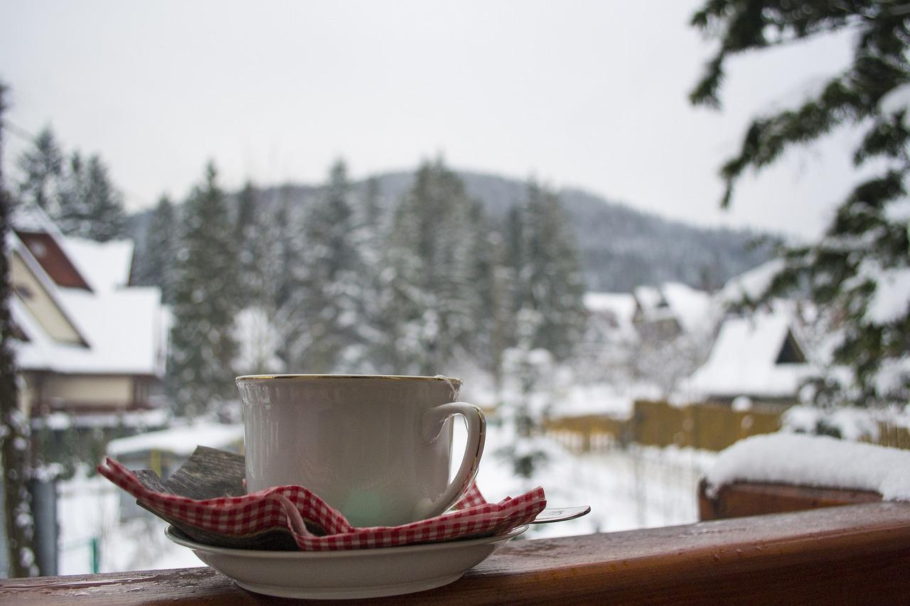 Зима солнце снег чашка кофе …» — создано в Шедевруме